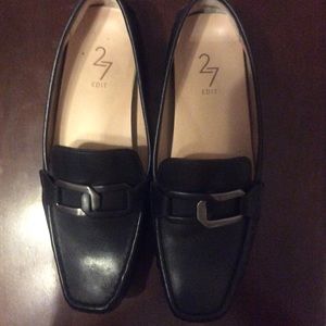 Black Leather Loafer. Size 9.